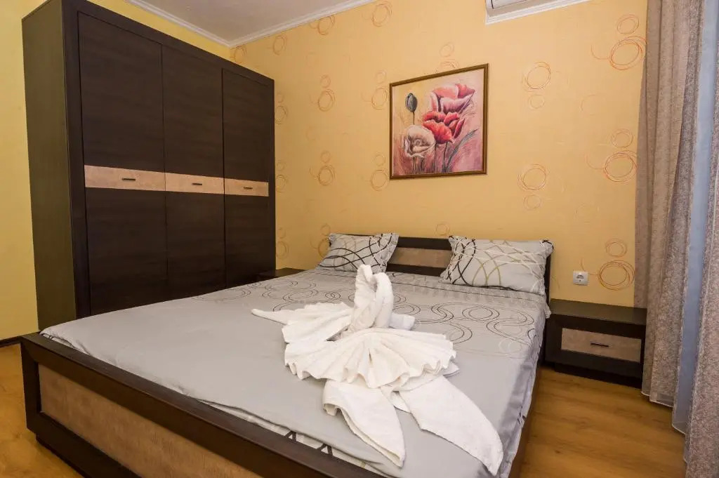 Deluxe Apartments Gallery 2