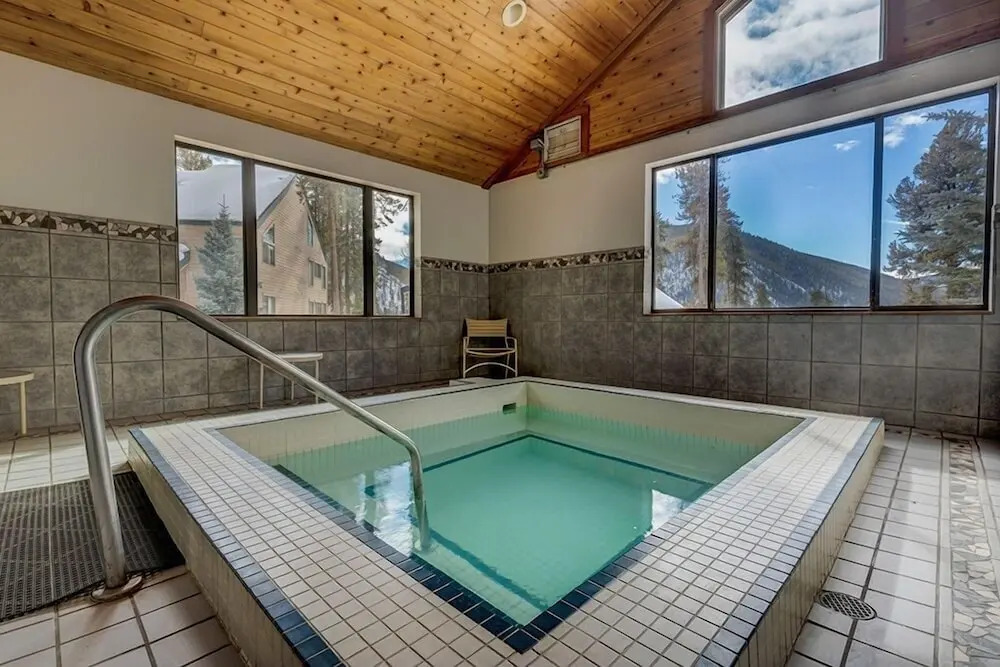 1607 Quicksilver 2 Bedroom Condo by RedAwning
