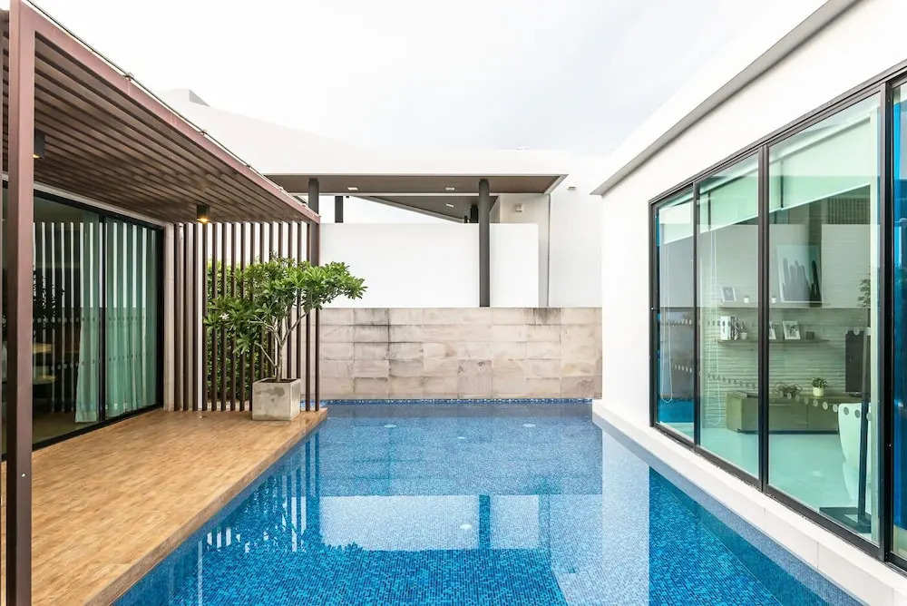 Movenpick Residences 4-Bedroom Pool Villa Beach Access, Na Jomtien Pattaya