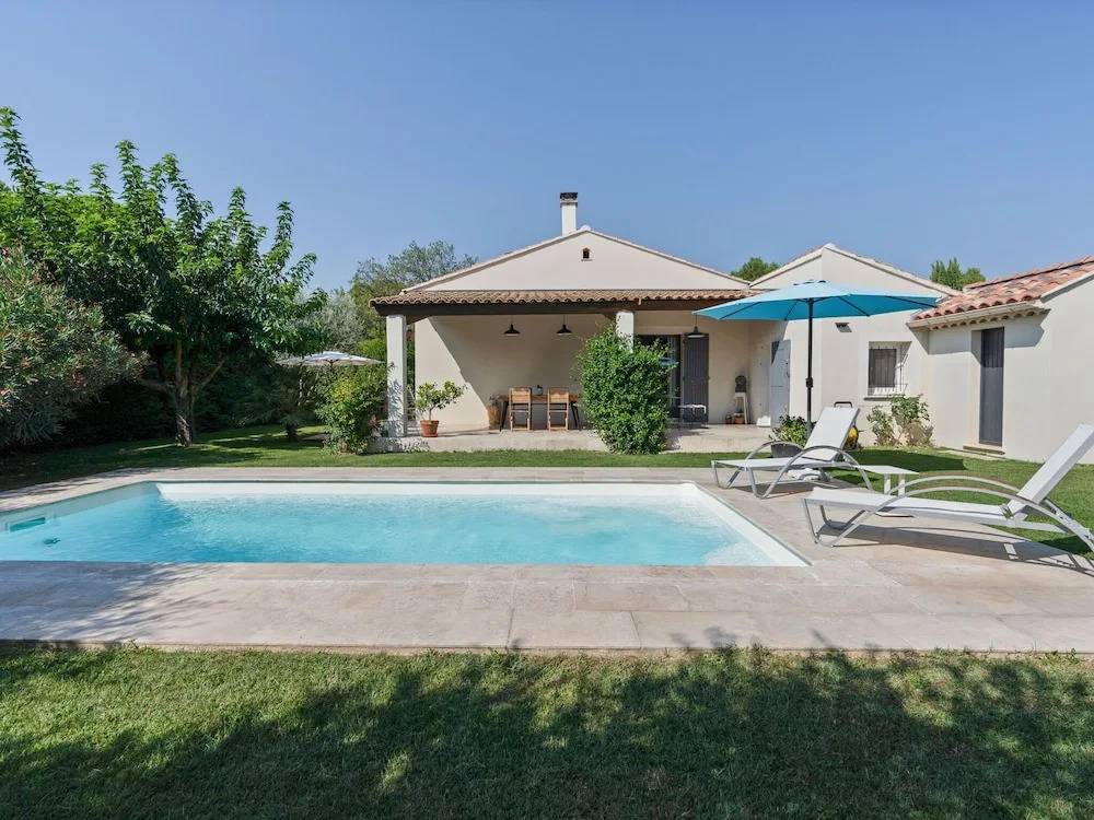 Luxury Modern Villa With Private Pool and Enclosed Garden in the Heart of the Vaucluse