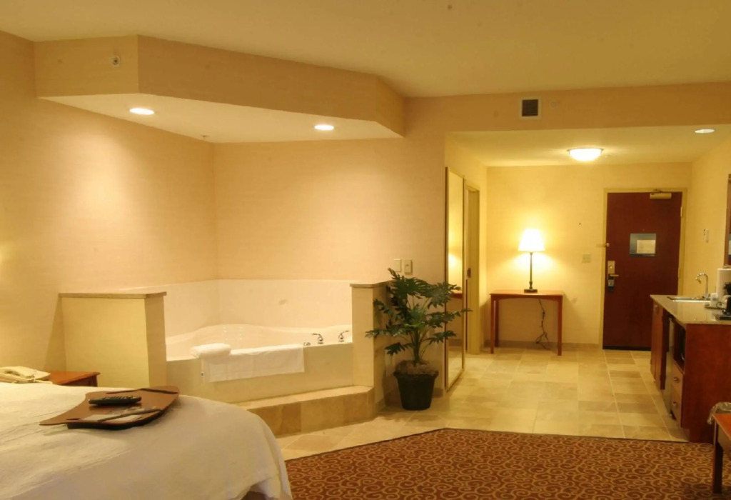 Hampton Inn & Suites Grove City