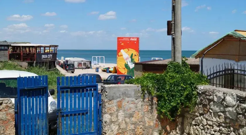 Pura Vida Breeze Hostel