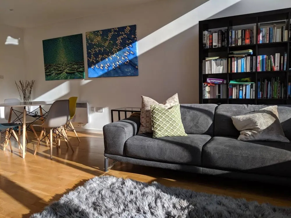 Stylish Canal-side Flat with Balcony