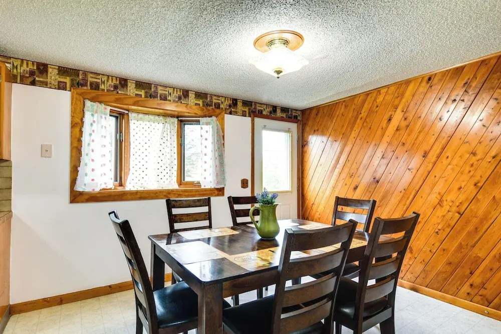 Depew Vacation Rental ~ 10 Mi to Buffalo!