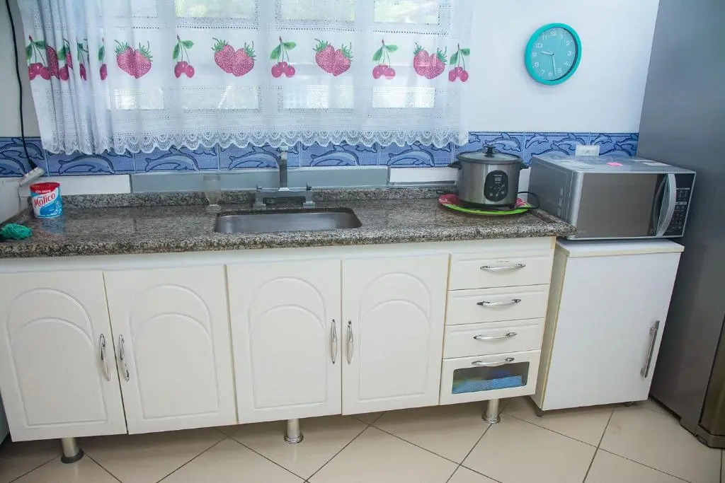 Linda casa com lazer a 500m da praia Guaratuba SP
