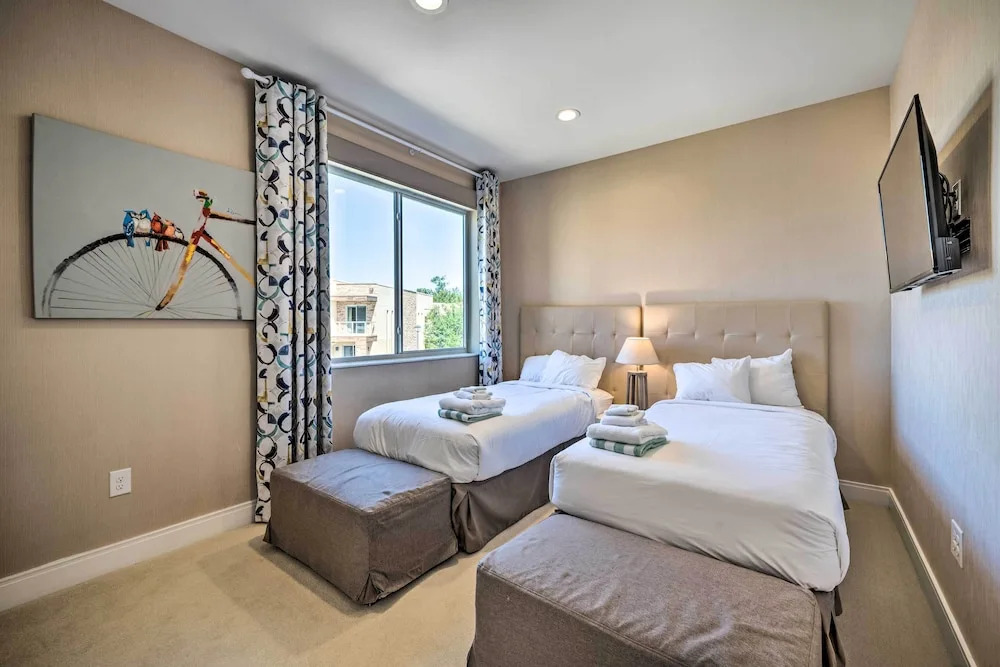 Upscale Townhome Close to Walt Disney World!