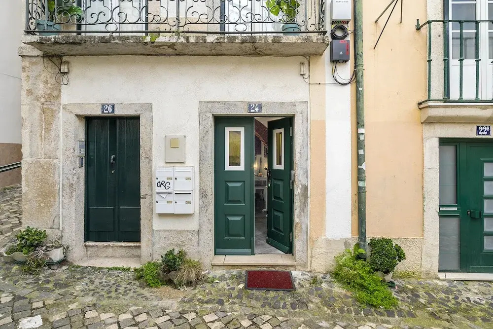 Cozy Alfama Haven: Perfect For Exploring Lisbon