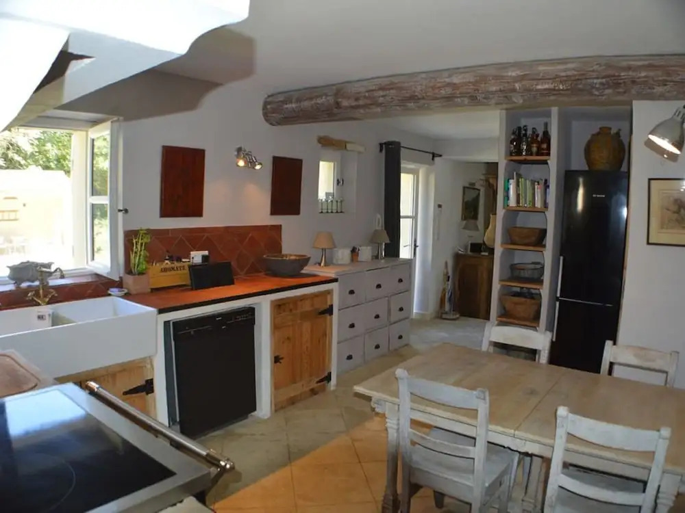Lush Home in L'isle-sur-la-sorgue With Swimming Pool