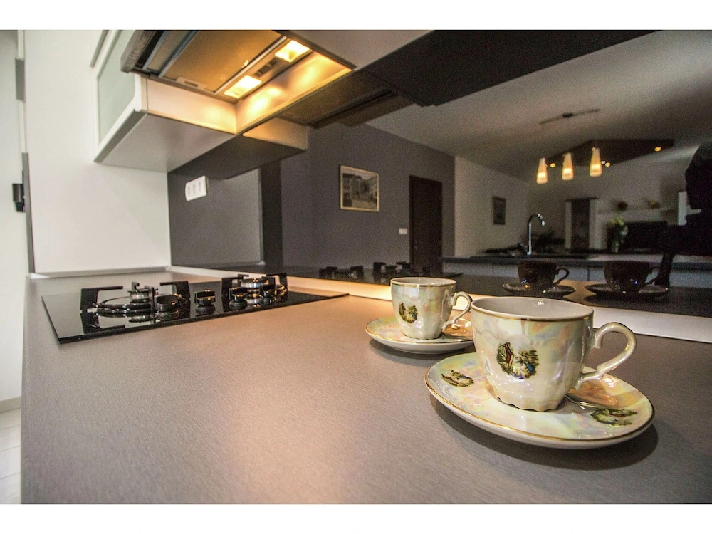 Modern 3 Bedroom Apartment, With 2 Bathrooms, Kitchen, Living Room and Airco