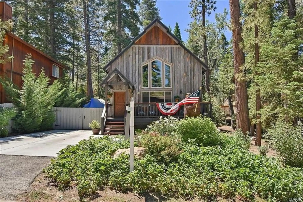 Silver Pine Lodge