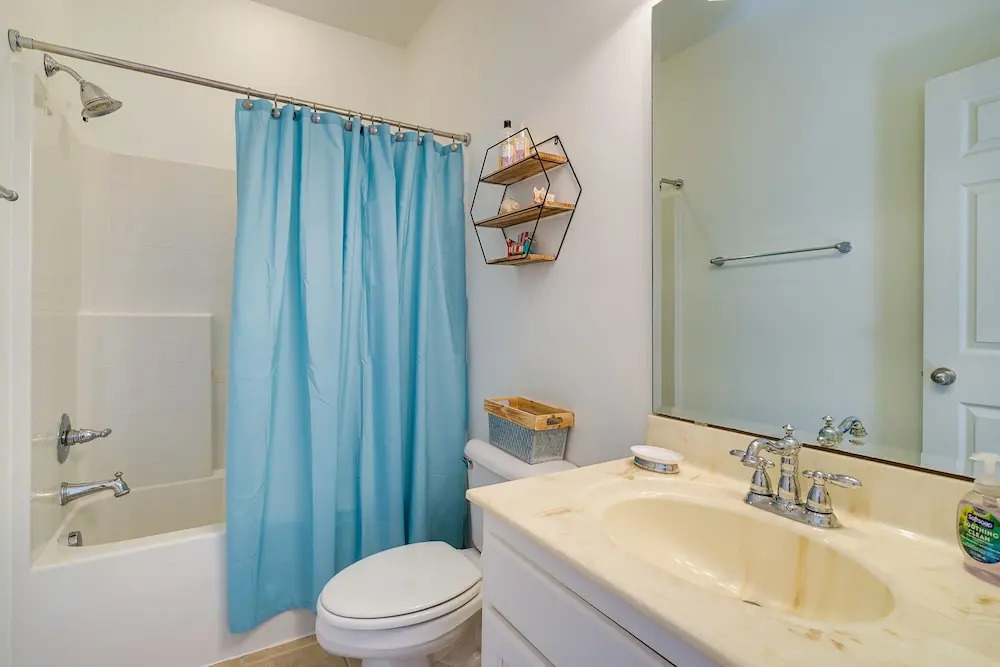 Carolina Beach Lakefront House: Walk to Beach!