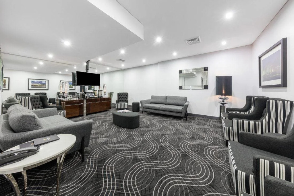 Meriton Suites World Tower, Sydney
