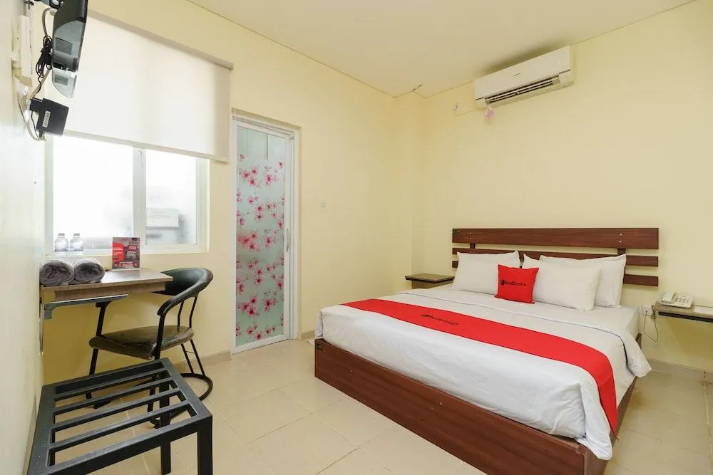 RedDoorz Syariah near Jembatan Siti Nurbaya Padang
