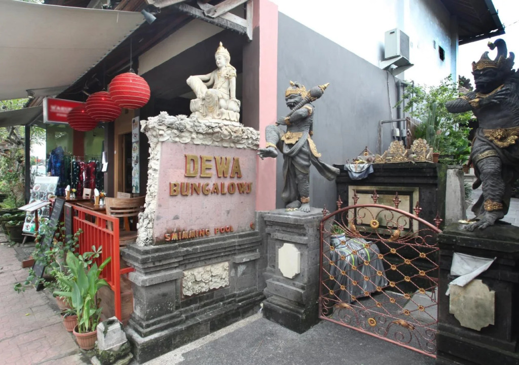 Dewa Bungalows, A Balinese House and Art Gallery