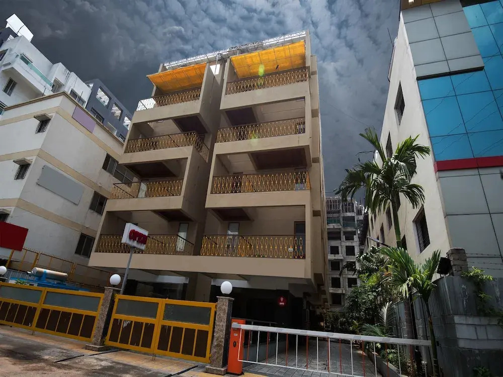 Super OYO Townhouse 282 Golf Course Road Gurgaon Near Appu Ghar