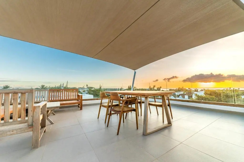 Penthouse 13 - One Bay Residence with private rooftop terrace and dip in pool