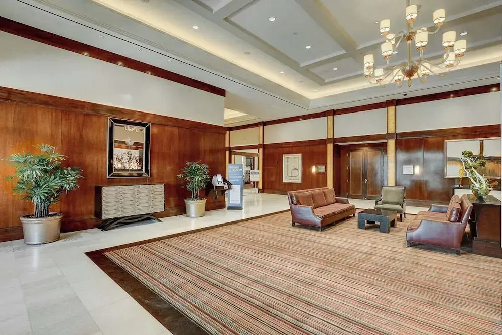 Beautiful Strip View Studio w Balcony 02807