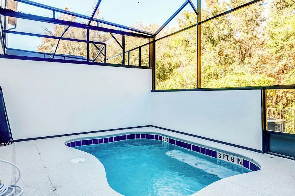 Luxury Townhouse w/ Private Pool Near Disney & Universal