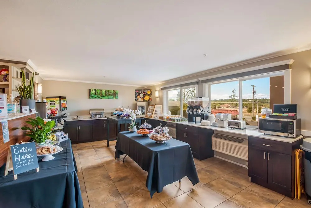Days Inn and Suites Sequim