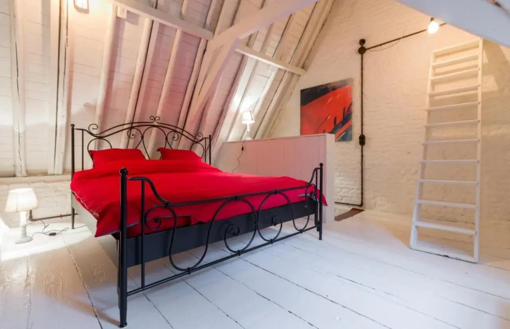Romantic 16th century workers house