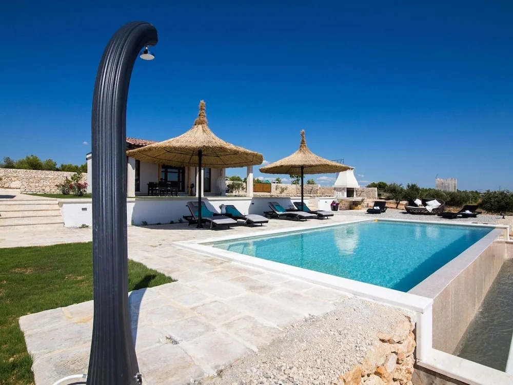 Spacious Villa in Biograd na Moru With Pool