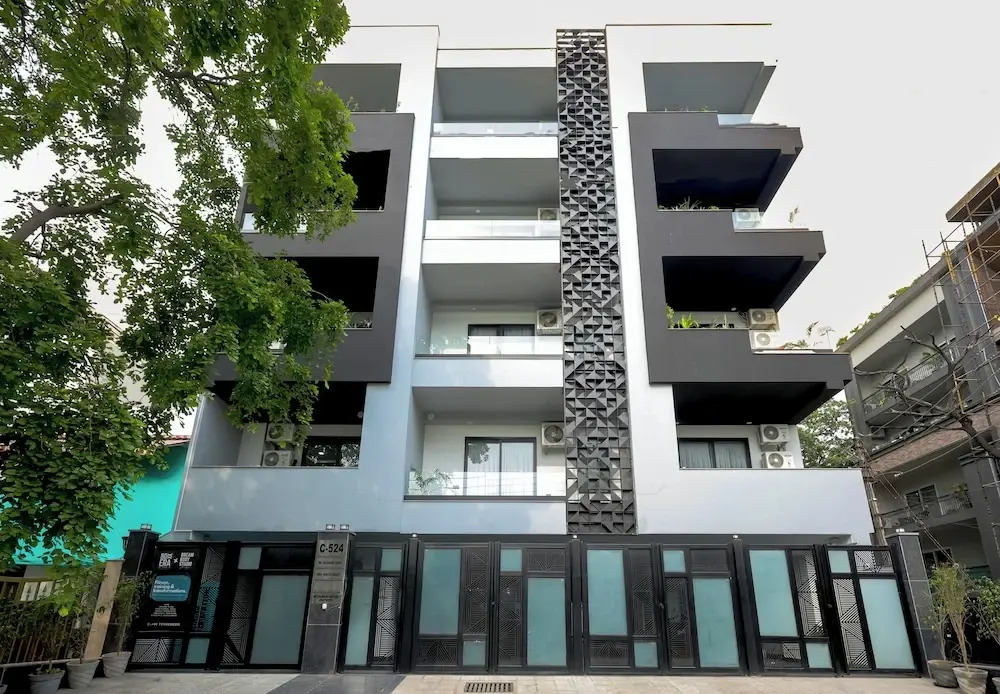 BedChambers Luxury Apartment Near Golf course Road