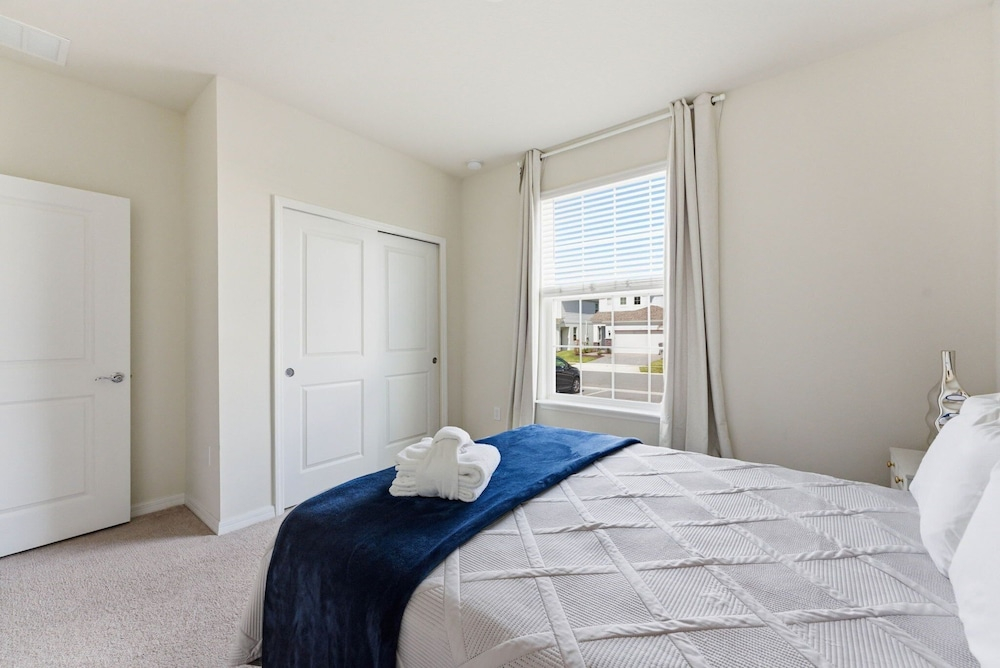 5BR Home w/ Private Pool at Windsor Island
