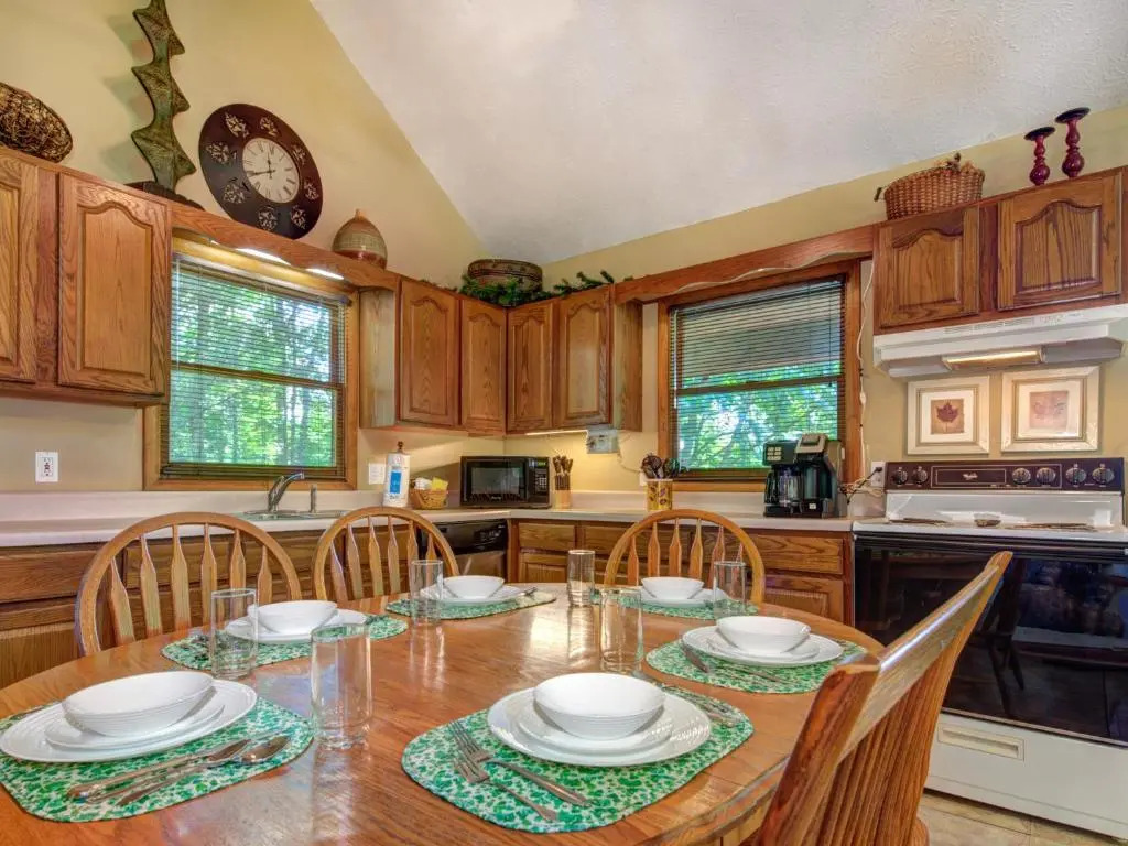 Between Here & There, 3 Bedrooms, Sleeps 6, Views, Hot Tub
