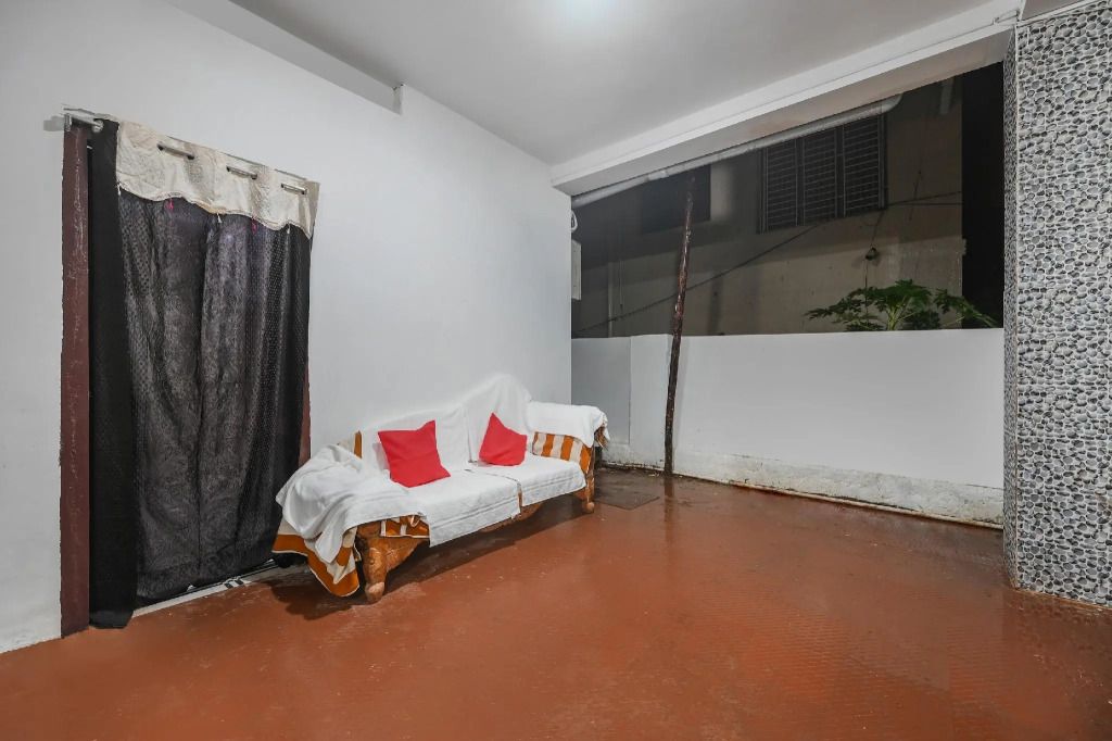 OYO 81506 Ares Residency
