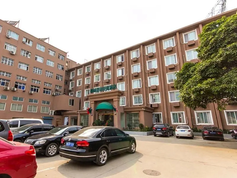 GreenTree Inn Zhengzhou Train Station Renmin Park Shell Hotel