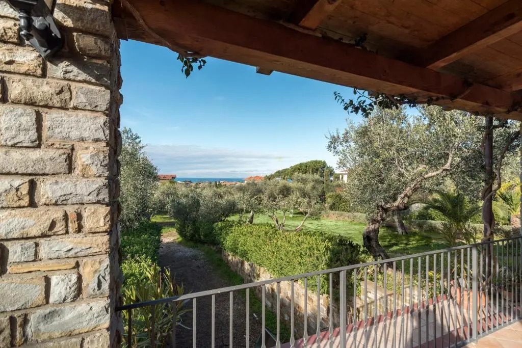 Beautiful house with sea view and amazing garden
