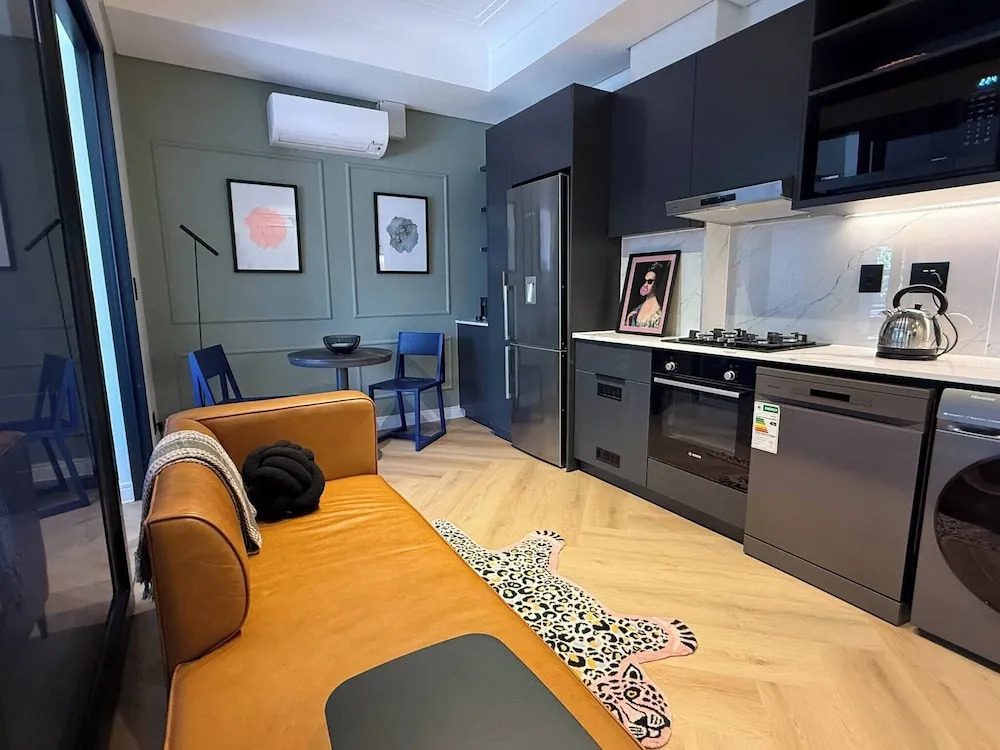 106 The Valour Modern Suite