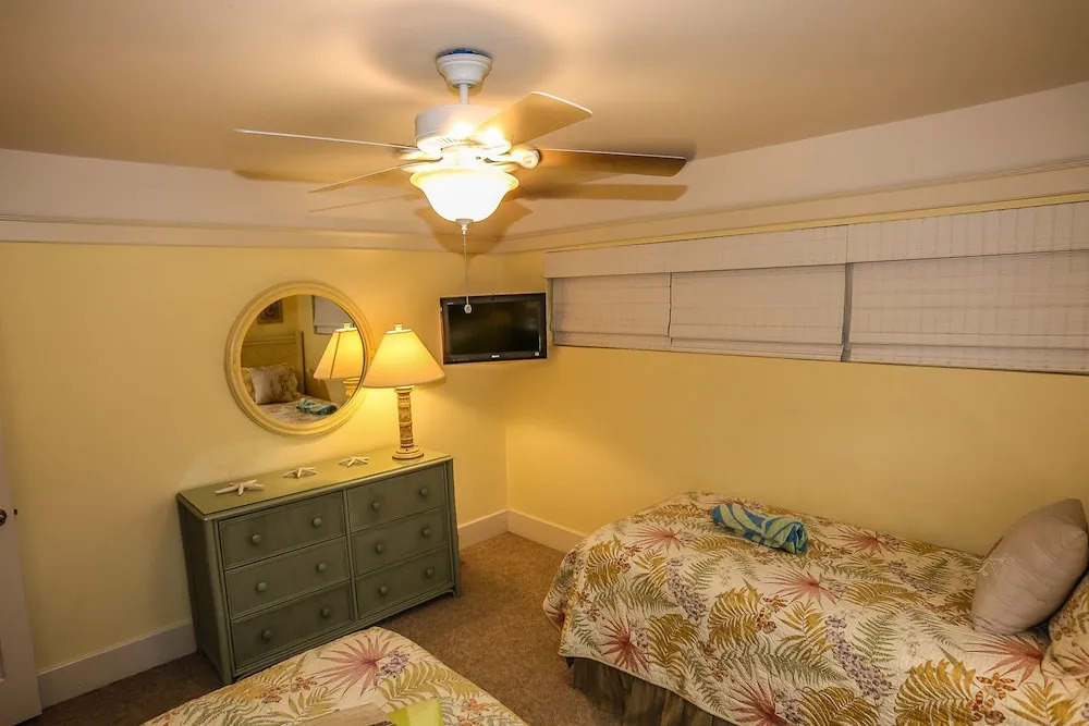 6140 Court A and B