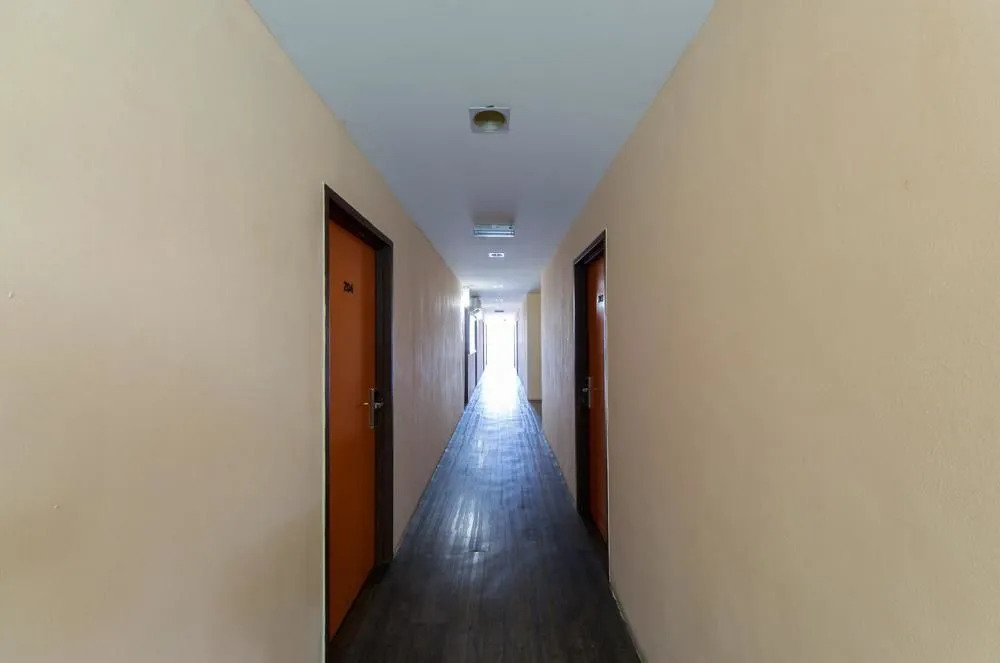 OYO 137 1st Centro Hotel