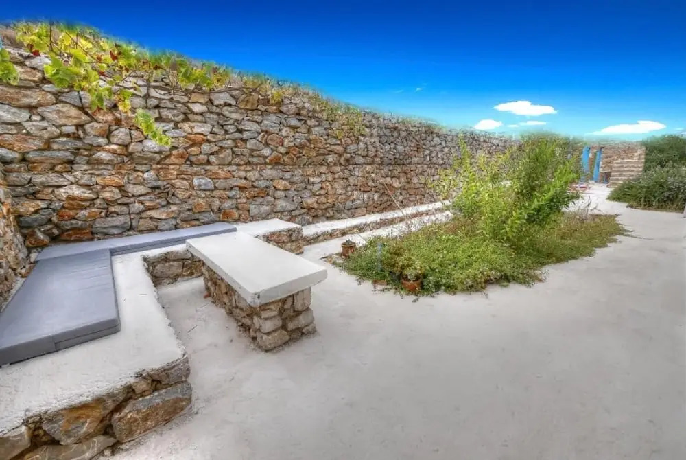 Stone Villa II in Petres
