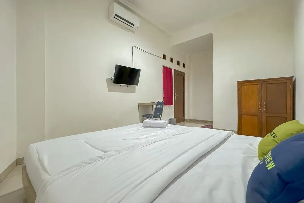 Urbanview Hotel Maharani Garut