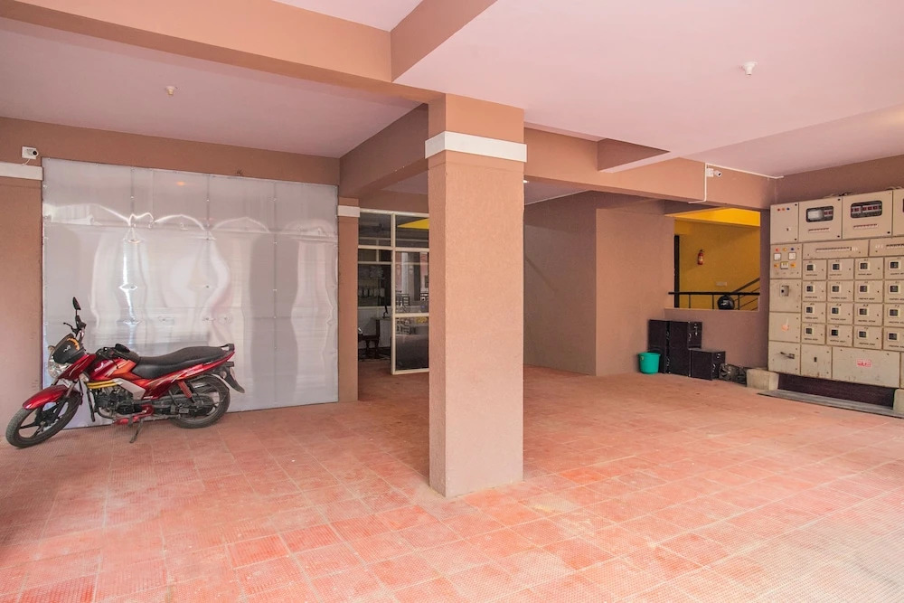 OYO 24047 SilverKey Airport
