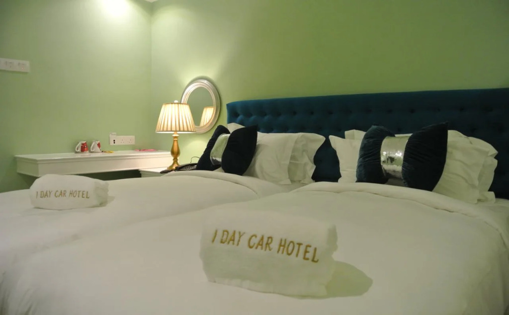 1 Day Car Hotel Station 18
