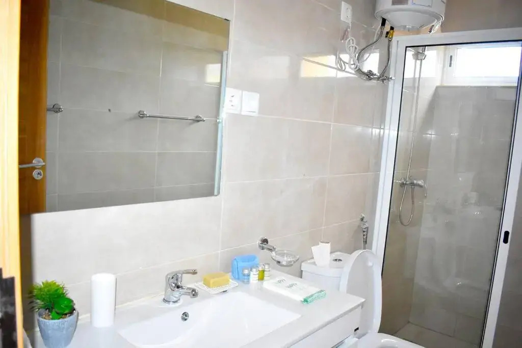 Lovely - Luxury 3 Bedrooms 500m from the Beach.