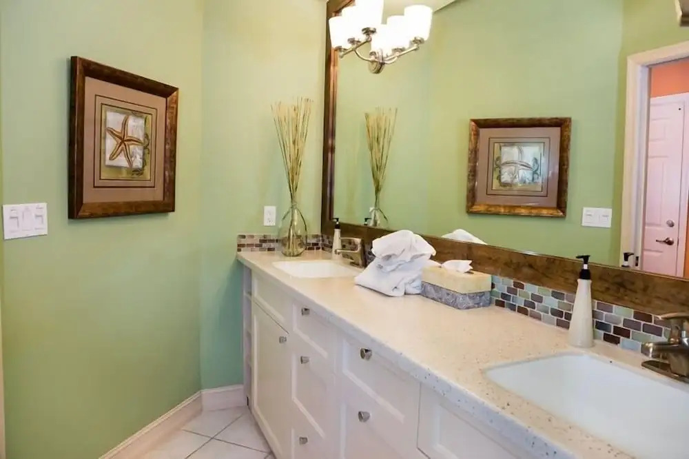 Donax 3 Bedroom Condo by RedAwning