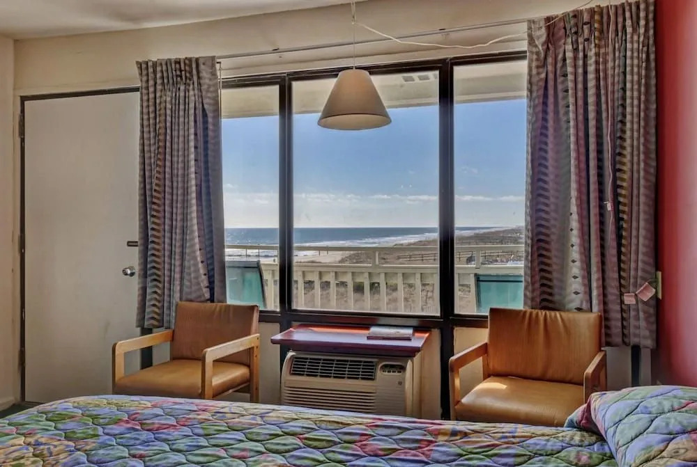 Oceaneer Hotel