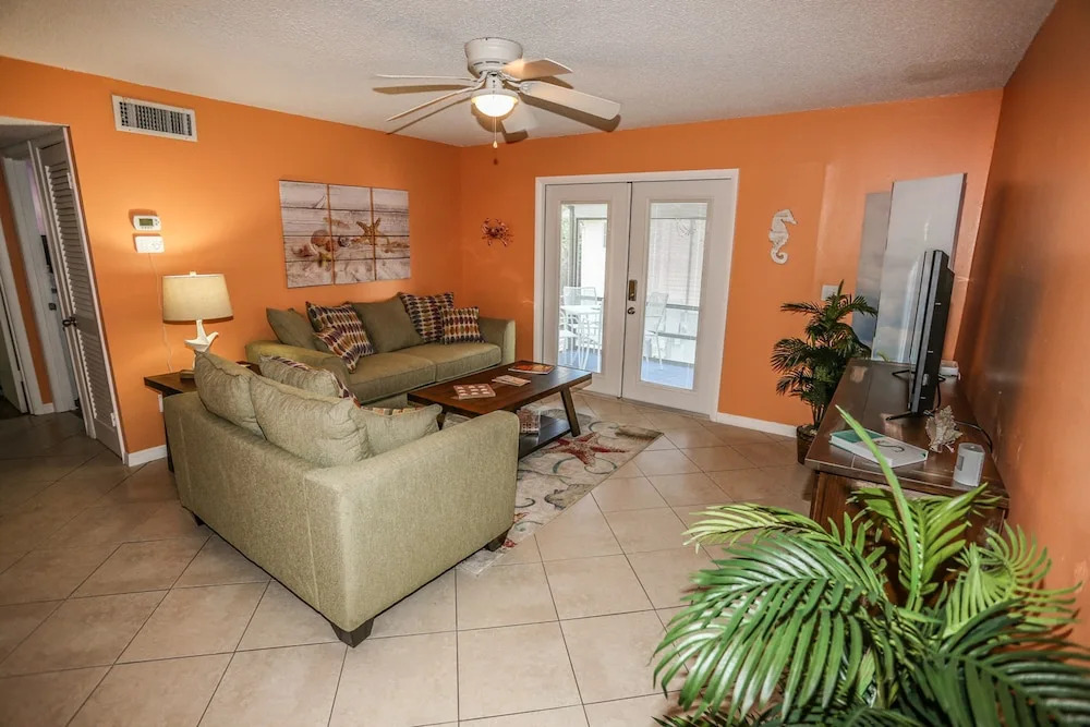 5301 Estero Serendipity Manor
