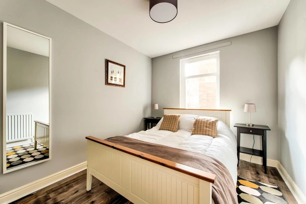 Beautifully Presented Flat, Close To City Centre