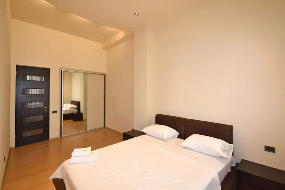Spacious Apartment by Luxe Group TT606