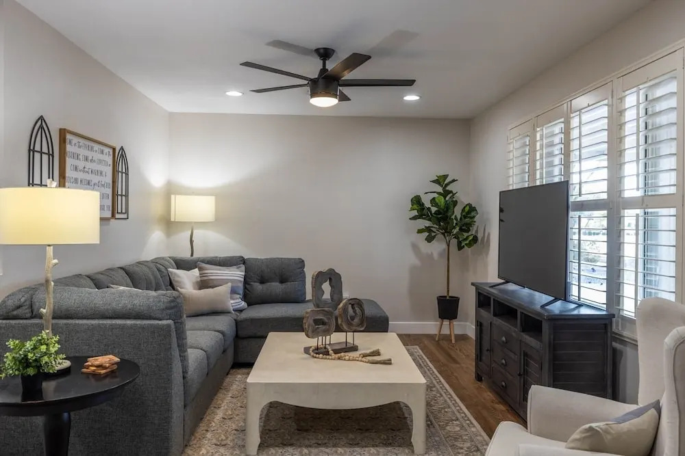 Scottsdale Waltann 3 Bedroom Home by RedAwning