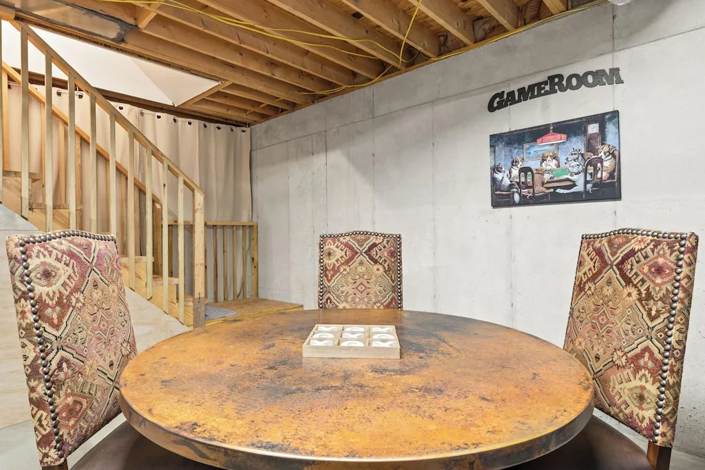 < 1 Mi to Lake Blue Ridge: Forest-view Gem w/ Deck