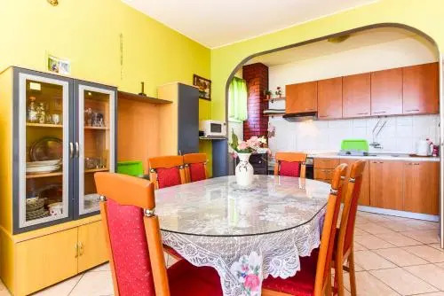 Holiday House Anica 1313