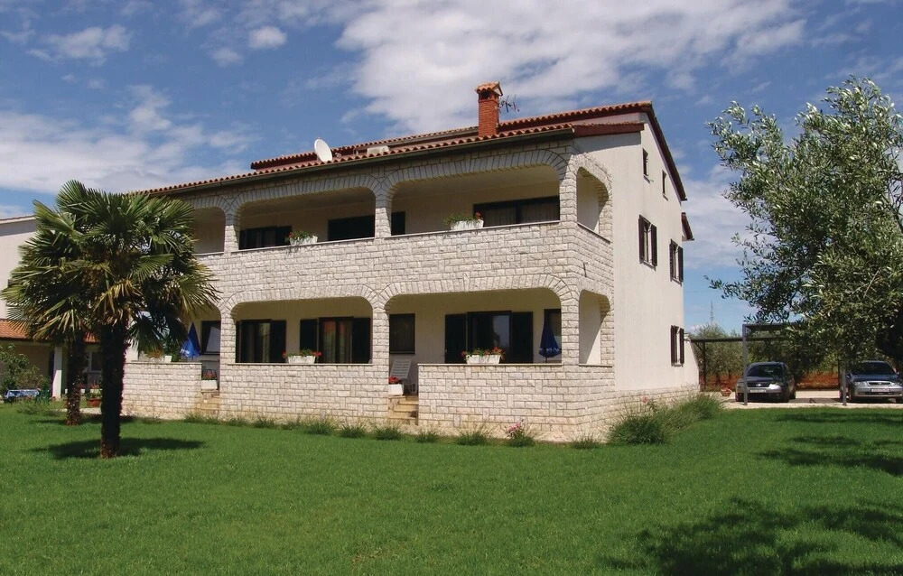 Awesome Home in Porec With Wifi and 2 Bedrooms