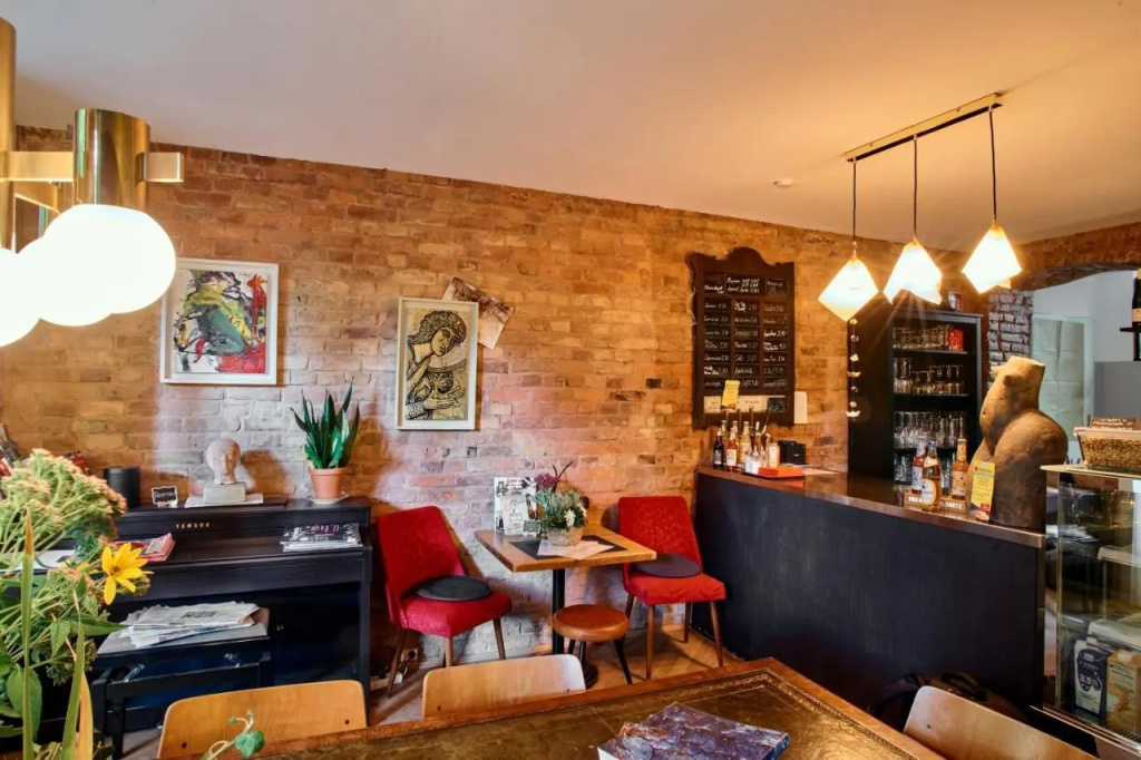 Beautiful And Cozy Remise for Up To 6 Guests