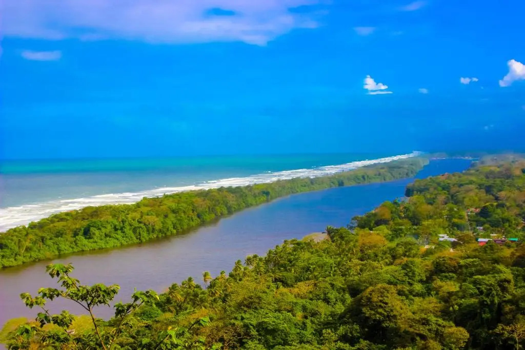 Hotel Tortuguero Beachfront